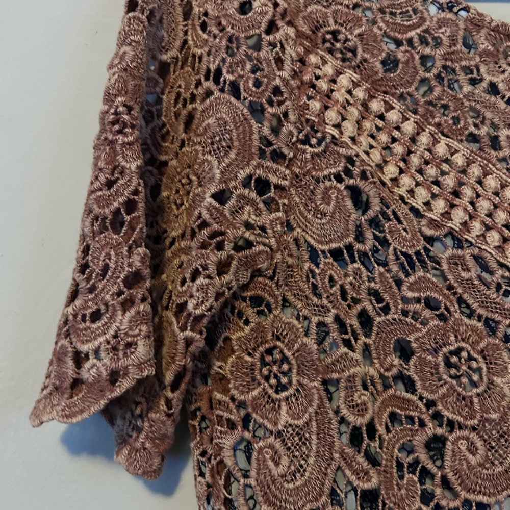 Gimmicks by BKE Rust Floral Crochet Women's Top - V-Back size Medium - Picture 9 of 9